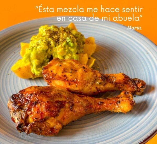 Muslos de pollo dorados acompañados de papas y guacamole, con texto que expresa una sensación hogareña evocada por la mezcla de hierbas.