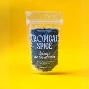 Eneldo de los Andes de Tropical Spice, empacado en bolsa transparente doypack sobre fondo amarillo